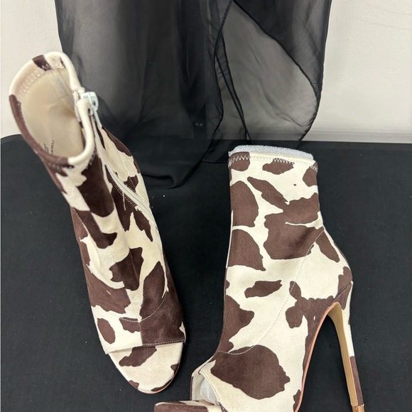 COPY - Steve Madden - ELettra Cow Print Booties - Picture 3 of 10